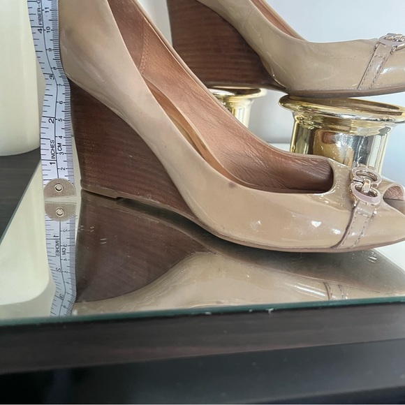 Coach monogram C tan beige patent leather open-toed wedge - Picture 9 of 9
